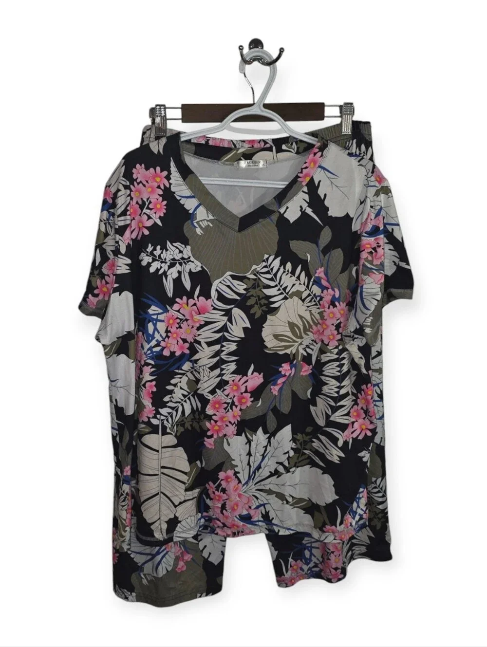 Ekouaer Navy Floral Lounge Set V-Neck Pajama Set with Cropped Pants XXL